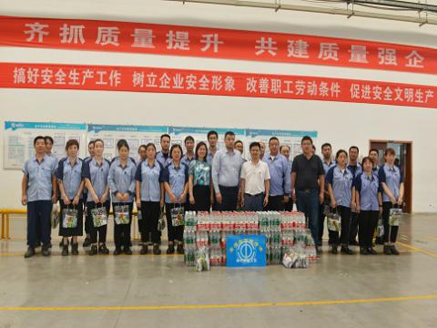 炎炎夏季，市总工会送清冷，丝丝关爱暖人心