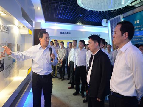 镇江市委书记夏锦文光临菠菜担保网股份视察